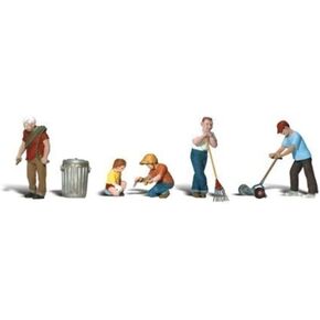 Woodland Scenics Lawn Workers HO Scale