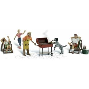 Scenic Accents Backyard Barbeque (4 Figures, 2 Chairs, Grill, Cooler & Dog) O Woodland Scenics