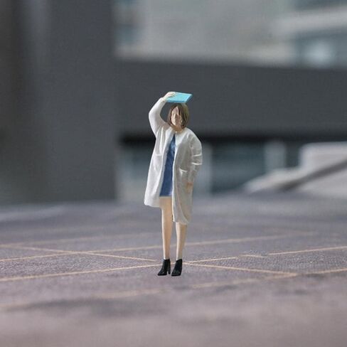 1/32 Doctor Figures 1:32 Doctor Figurine Simulation Figurines 1/32 Scale Miniature Model Figures for DIY Projects Miniature Scenes, Blue Male in Kuwait