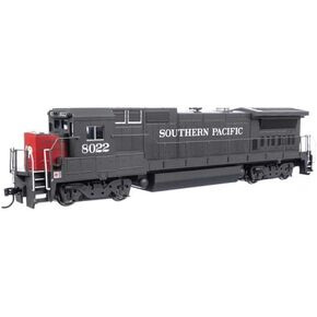 Walthers Mainline 910-9571 HO Scale GE Dash 8-40B - Standard DC - Southern Pacific(TM) #8022 (Gray, red, White; Large SP on Nose)