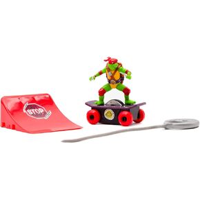 Teenage Mutant Ninja Turtles Toy, Raph Rippin’ Turtle Racers Rip-Cord Powered Skateboard, with Ramp Stunt Accessory, Mutant Mayhem Collectible Skateboard Toys for Kids, Ages 3+