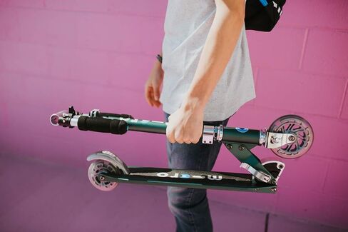 Sprite LED، عجلتان، قابلة للطي للحمل، سكوتر صغير خفيف الوزن بتصميم سويسري مع عجلات مضيئة للأطفال والمراهقين، للأعمار من 6 سنوات فما فوق، أخضر غابي in Saudi Arabia
