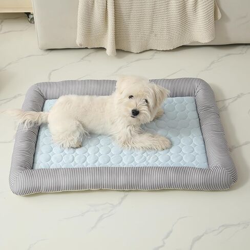 حصيرة تبريد الحيوانات الأليفة Varmtor مع تصميم مبطن ، حدود مخططة ، متوفرة باللون الأزرق والوردي والرمادي (القهوة ، المتوسطة) in Kuwait