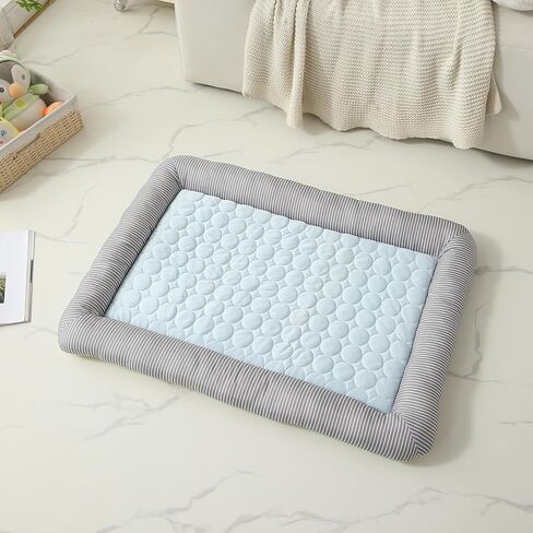 حصيرة تبريد الحيوانات الأليفة Varmtor مع تصميم مبطن ، حدود مخططة ، متوفرة باللون الأزرق والوردي والرمادي (القهوة ، المتوسطة) in Kuwait