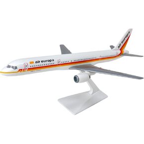 Flight Miniatures Air Europa 757-200 1:200 Scale - Plastic Snap-Fit Model Airplane - Collectible Replica of Air Europa Airlines Aircraft - Part# ABO-75720H-027