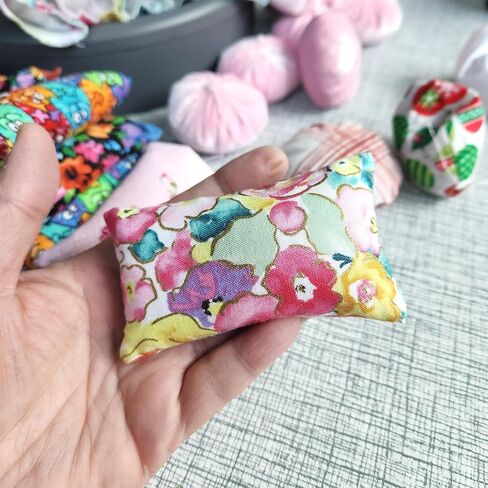 Emery Pincushion للخياطة - مليئة بالرمل الكاشط - المصنوع يدويًا في الولايات المتحدة الأمريكية (2 "X3" ، باستيل الأزهار على الأبيض) in Kuwait