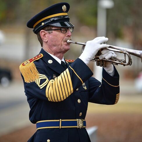 2pcs Golden Shoulder Badge Fashionable Tassel Epaulettes Shoulder Decoration with Iron Chains for Jackets Metal Punk Fringe in Kuwait