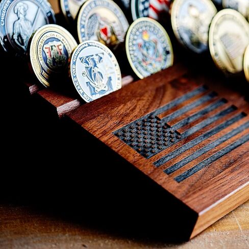 عرض العملات المعدنية لتحدي سطح المكتب من أعلام الشجاعة، يحمل 30 عملة معدنية عسكرية، 12 بوصة × 7.5 بوصة، حامل عملات مكون من 6 صفوف مصنوع في الولايات المتحدة الأمريكية بواسطة قدامى المحاربين، حامل عملات معدنية عسكرية بعلم الولايات المتحدة، هدية وطنية in Kuwait