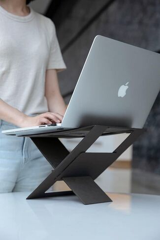 مكتب قائم من DesignNest FoldStand، حامل كمبيوتر محمول نحيف، قابل لإعادة الاستخدام، قابل للتعديل، متين، سهل الإعداد، زوايا عرض مريحة، متوافق مع أجهزة الكمبيوتر المحمولة حتى 15.6 بوصة، رمادي (رمادي) in Kuwait