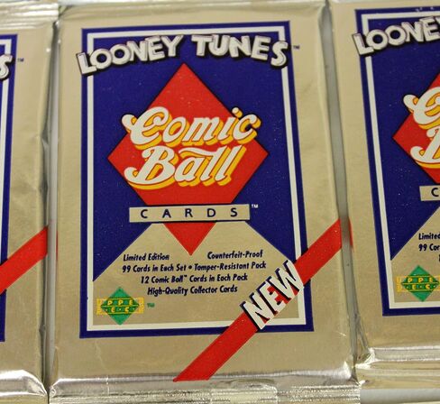 Warner Bros Comic Ball Series 1 Box Trading Cards Box in Kuwait
