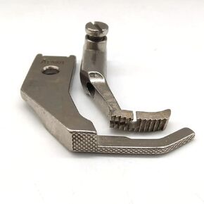 LNKA 49558C-D+49085C Industrial Walking Foot Single Toe Right Zipper Foot for PFAFF 145, 335, 545 1245 Sewing Machine