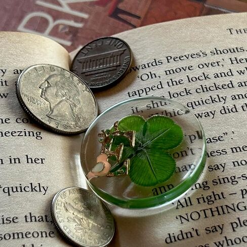 KIN-HEBI Real Four Leaf Clover Good Luck Pocket Token, Preserved, 1.25", Including Metal Ornament (Initial E) in Kuwait
