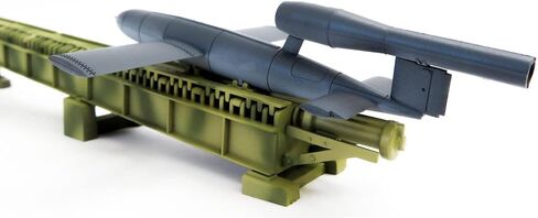 UA72033 1/72 الجيش الألماني V1 Flying Bomb & Catapult ، نموذج بلاستيكي ، لون مقولبة in Saudi Arabia