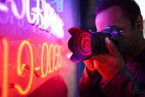 هيكل كاميرا Nikon Z 7II بدون مرآة بصيغة FX باللون الأسود (متجدد) in Kuwait