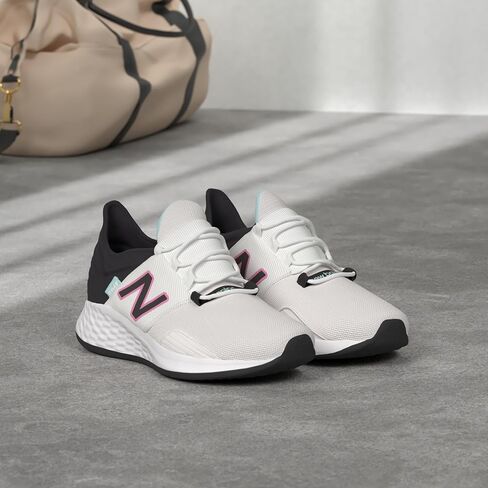 حذاء الجري Fresh Foam Roav V1 للسيدات من New Balance، ورق أبيض/علكة، عرض 9.5 in Saudi Arabia