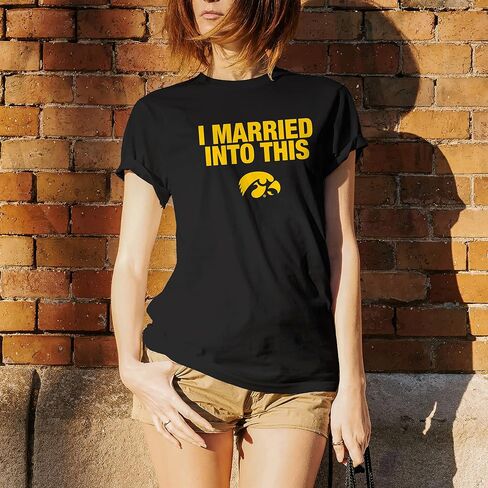 NCAA I Married In This، تي شيرت ملون للفريق، الكلية، الجامعة in Kuwait