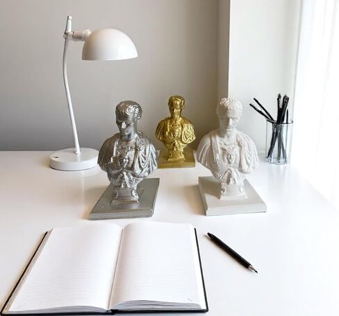 Resin Julius Caesar Pencil Holder - Ides of March 14 ınput Pen حامل القلم - Julius Caesar Funny Bust تمثال - أصحاب القلم القيصار للمكتب ديكور مكتب المعلم للمكتب (أبيض) in Saudi Arabia