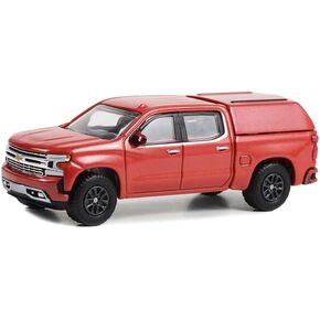 Greenlight 68020-C صالة العرض سلسلة الأرضية 2-2022 Chevy Silverado Ltd High Country مع Camper Shell-Cherry Red Tintcoat 1/64