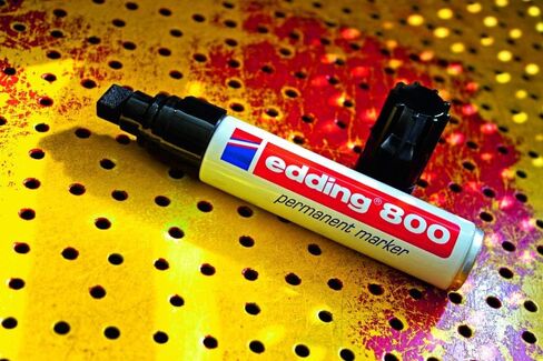 edding 800 permanent marker - black - 1 pen - chisel nib 4-12 mm - for bold markings - waterproof, quick-drying, smear-proof pens - for cardboard, plastic, wood, metal, glass and fabric in Saudi Arabia