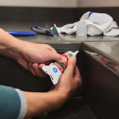 سدادة سيليكون سوبريم من GE للمطبخ والحمام - مانع تسرب سيليكون مقاوم للماء بنسبة 100%، التصاق أقوى 7 ​​مرات، مقاوم للانكماش والتشقق - أنبوب 2.8 أونصة سائلة، أبيض، عبوة واحدة in Kuwait