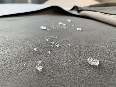 بطانية مقاومة للماء كبيرة - لا توجد فوضى ناعمة ومريحة لبطانية مقاومة للماء ضد الحوادث ، وتسرب وإثبات وصمة عار من السهل تنظيف غطاء البطانية ، والرمادي القابل للعكس 80 "x90" in Kuwait