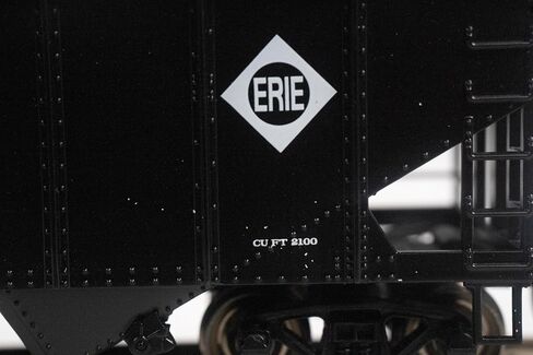 Bachmann Trains - 55 TON 2-Bay USRA Outside BRACED Hopper with Removable Coal Load - Erie #159106 - HO Scale in Saudi Arabia