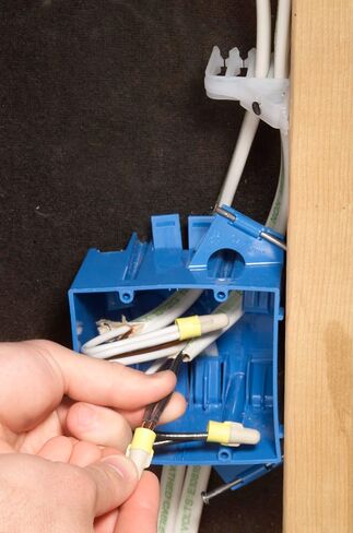 موصل سلكي 3M Performance Plus، موصلات زنبركية فولاذية مرنة، 22-12 AWG، لون أسمر وأصفر (T/Y+)، إبريق من 500 in Saudi Arabia