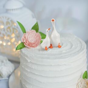 Leinuosen 1 Set Duck Cake Topper Lifelike White Mother Duck and Ducklings Resin Statue for Ducky Farm Animal Theme Birthday Party, Wedding, Engagement, Anniversary Supplies, Table Decoration
