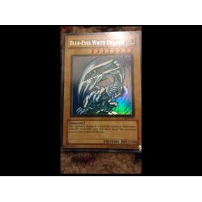 Yu-Gi-Oh! - Blue-Eyes White Dragon (SDK-001) - Starter Deck Kaiba - Unlimited Edition - Ultra Rare