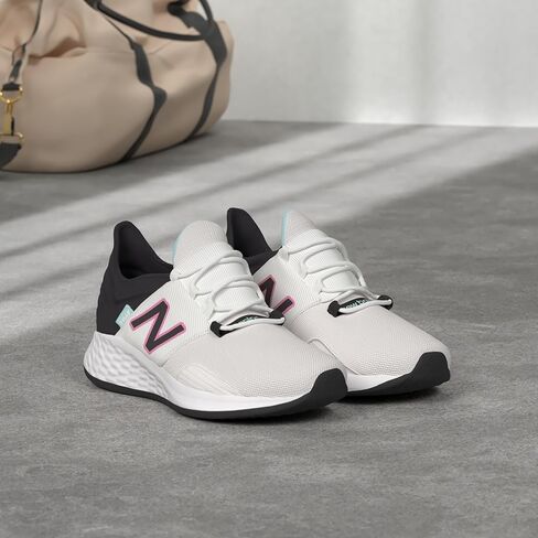 حذاء الجري Fresh Foam Roav V1 للسيدات من New Balance، ورق أبيض/علكة، 11 in Saudi Arabia