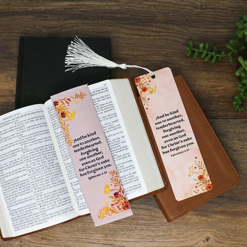 إشارة مرجعية للكتاب المقدس من النسيج مع مرجعية للصياغة الإضافية - رومية 15:13: قد يملأ إله الأمل علامات كتاب الكتاب المقدس - مرجعية مسيحية للنساء - الإشارات الدينية - الهدايا المسيحية للنساء in Saudi Arabia