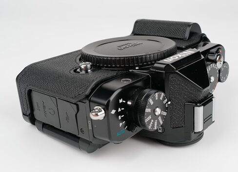 【uchmyd】 كاميرا جلدية أصلية مصنوعة يدويًا نصف علبة لـ Nikon ZF/Nikon ZF - طبقة أعلى من جسم البقر + لوحة قاعدة معدنية + تصميم شانك يدوي (أسود) in Kuwait