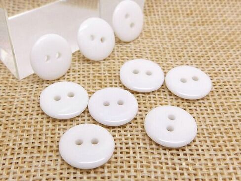 100pcs 2 ثقب أزرار الألوان البيضاء جولة قميص الخياطة الزر "قصاصات". in Kuwait