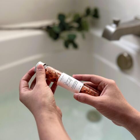 Natural Amor - مجموعة هدايا سبا خضراء للنساء - هدية حمام غابة النعناع لها - 5 قطع هدية للاستحمام والجسم بما في ذلك قالب الصابون والشمعة وقنابل الحمام in Kuwait