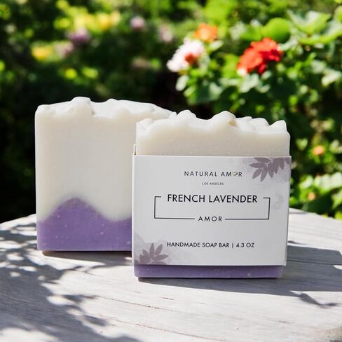 Natural Amor - مجموعة هدايا سبا خضراء للنساء - هدية حمام غابة النعناع لها - 5 قطع هدية للاستحمام والجسم بما في ذلك قالب الصابون والشمعة وقنابل الحمام in Kuwait