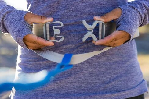 Ruffwear، حزام Trail Runner، قابل للتعديل بدون استخدام اليدين مع جيب، حمام سباحة أزرق، كبير/كبير جدًا in Kuwait