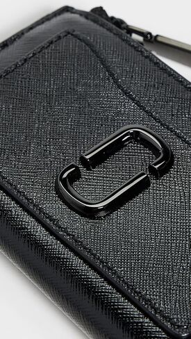 Marc Jacobs The Utility Snapshot Tonal Top Zip Multi Wallet, White in Kuwait