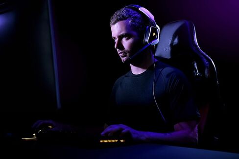 سماعة الألعاب اللاسلكية Corsair Void Pro RGB (إضاءة RGB قابلة للتخصيص، زمن استجابة منخفض 2.4 جيجا هرتز لاسلكي، صوت محيطي 7.1 دولبي، ميكروفون أحادي الاتجاه محسّن) - أبيض in Saudi Arabia