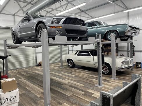 TRIUMPH NSS-8 8000Lbs 4 Post Storage Service Car Auto Lift Truck Hoist in Saudi Arabia