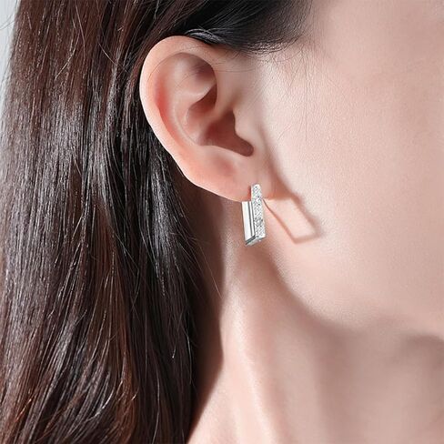 14K Gold Heyscetric Ear Cuff و Pink Gemstone وأنيقة لمناسبات متعددة in Kuwait