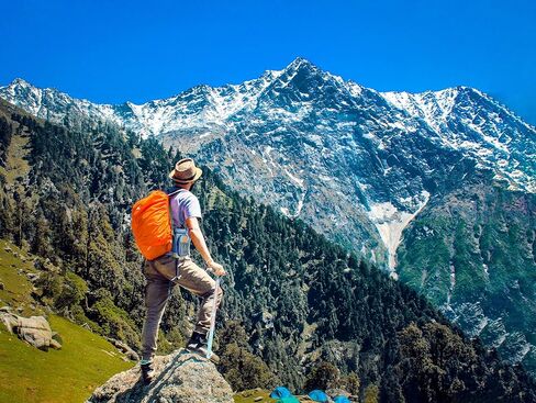 حامل زجاجة مياه مع حزام حقيبة زجاجة مياه حزام كتف قابل للتعديل 2 جيوب معزولة ومبردة مقاومة للماء لزجاجات مياه 25/30/40 أونصة مناسبة للتخييم في الهواء الطلق والسفر in Kuwait