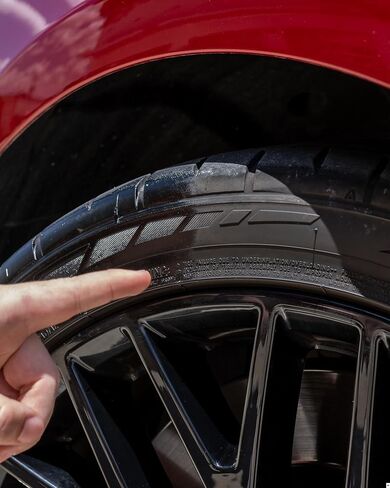 Apex Acrylic Tyre Shine and Tyre Shine Applicator - 16 أوقية شبه دائمة - 6+ أشهر من المتانة - من السهل تطبيقها - Shyp Fast Drying Car Tyre Shine - No Sling - Glossy - Extreme Tyre Smarle - Made in USA in Saudi Arabia