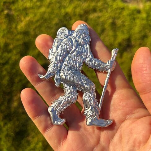 شعار شارة سيارة Sasquatch - يمينًا في الأسود غير اللامع in Kuwait