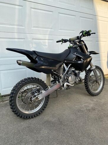 Kojem مجموعة البلاستيك الكاملة هي الجسم متوافق مع 2001-2013 Kawasaki KX85 KX100 (أخضر+أبيض) in Kuwait