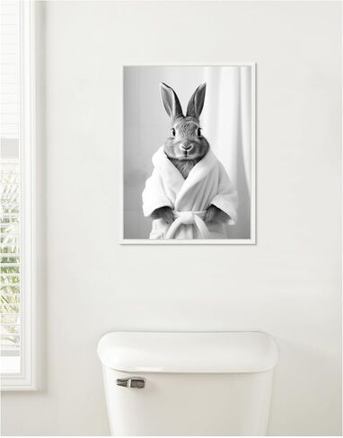 Kate and Laurel Bunny Bathny Art Plains Robe Black and White Canvas Wall Art By Creative Bunch Studio 18 × 24 Sylvie White ، غريب الأطوار ، فن الحمام لديكور الجدار ، غرفة المعيشة ، in Saudi Arabia