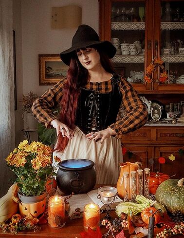 Scarlet Darkness Renaissance Corset Tops for Women Vintage Lace Up Overbust Velvet Bustier Bodice in Kuwait