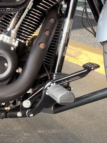 أدوات التحكم إلى الأمام مجموعة أدوات دراجة نارية كاملة متوافقة مع Harley Softail Street Bob Low Rider FXBB FXLR FXLRS FXST 2018-2023 Black in Kuwait