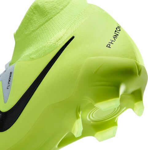 Nike Men's Football Soccer Shoe in Kuwait