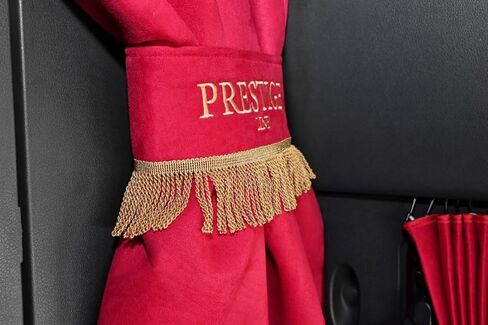 Freightliner Cascadia gen.3 (2018- الحالي) ستائر نوم الشاحنة برستيج لاين باللون الأسود in Kuwait