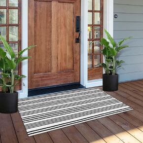 LEEVAN Black and White Striped Rug 2'x4.3', Outdoor Washable Door Mat for Entrance, Reversible Front Door Rug Farmhouse Striped Layered Mats for Entrance/Porch/Kitchen in Kuwait